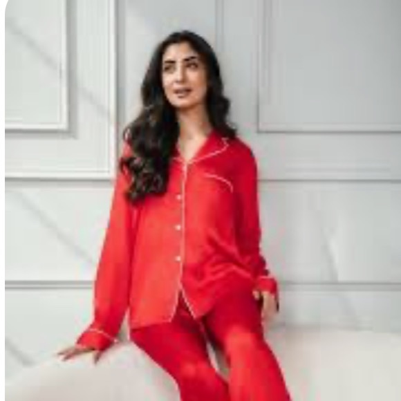 ❤️ NWT CHLOE KRISTYN Satin Luxe Lounge Set Red - SIZE large
Chloe Kristyn - Picture 3 of 10